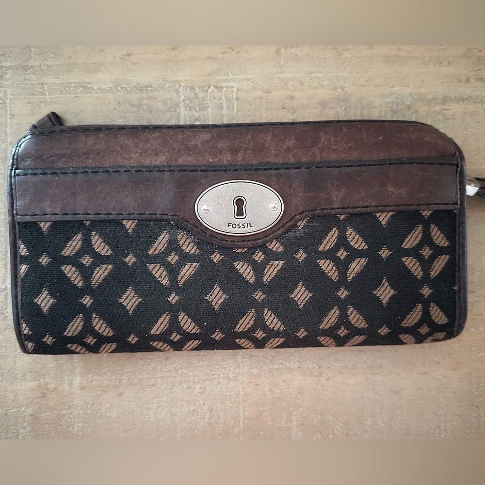 Fossil Key-Per Canvas‎ Zip Around Clutch Wallet Leather Brown